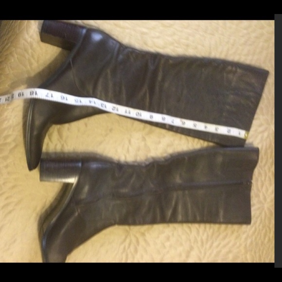 Brown boots leather Worthington size 10 .
Fits 9 to 10 - Picture 9 of 10